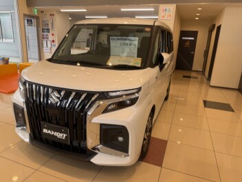 店内にソリオバンディットの展示車あります！